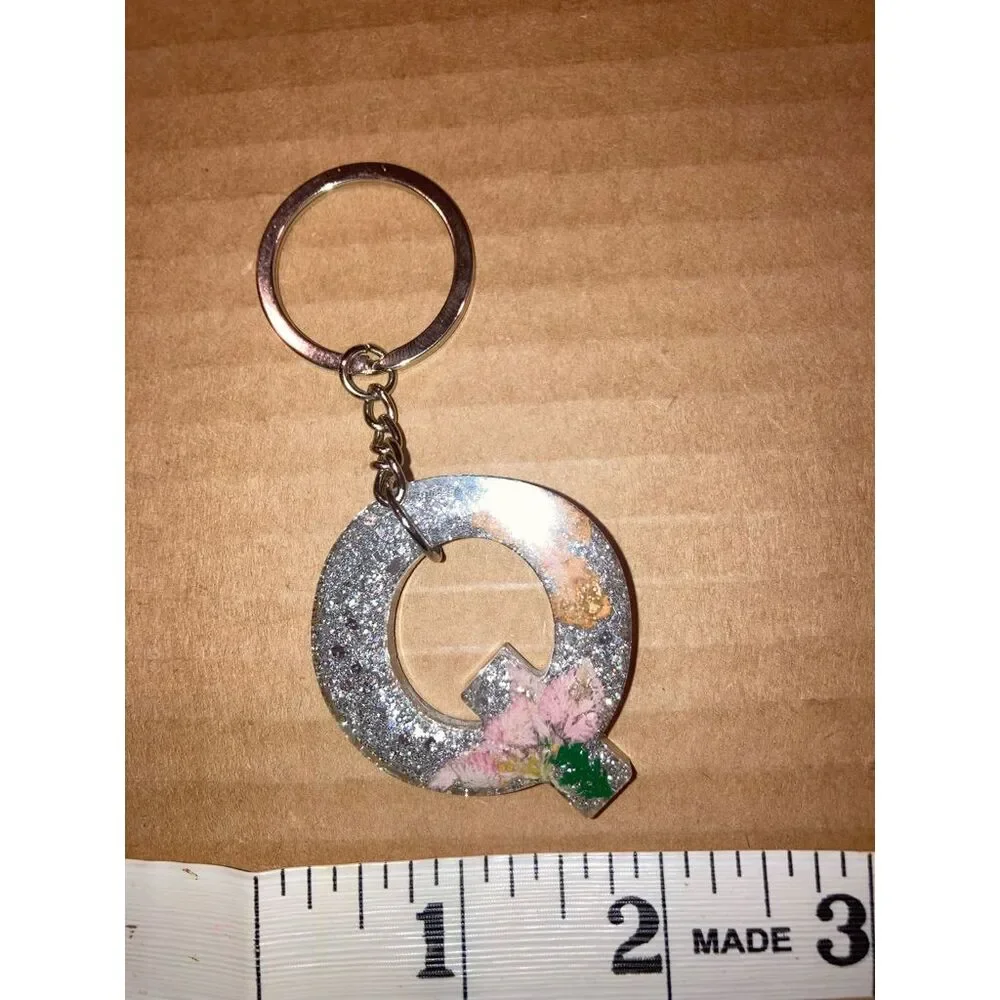 ☀️3/$9☀️ Letter “Q” Resin Keychain